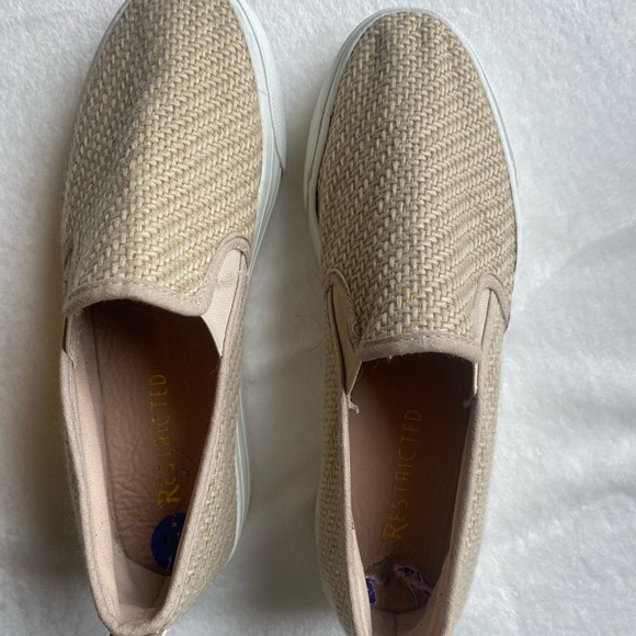 Restricted Classic Slip On Shoes Size8.5 - Picture 2 of 7